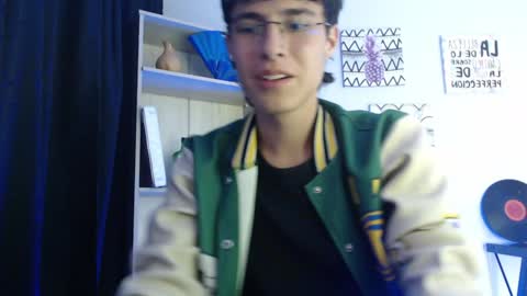 Snapshot of jeam_hot chatting on December 16, 9:31 pm jeam_hot online show from December 16, 9:31 pm