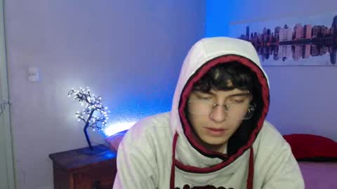 Snapshot of jeam_hot chatting on December 7, 8:49 pm jeam_hot online show from December 7, 8:49 pm