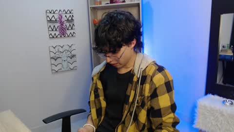 Snapshot of jeam_hot chatting on January 22, 9:44 pm jeam_hot online show from January 22, 9:44 pm