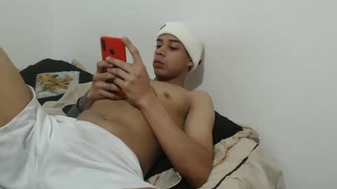 Snapshot of jeampier_sexy chatting on January 3, 1:38 am jeampier_sexy online show from January 3, 1:38 am