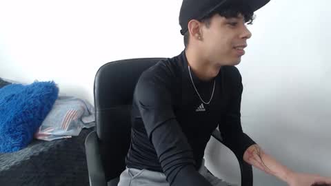 Snapshot of jeampier_sexy chatting on September 23, 7:13 pm jeampier_sexy online show from September 23, 7:13 pm