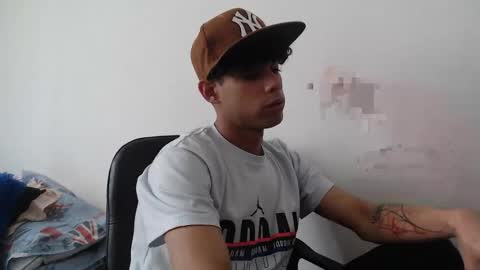 Snapshot of jeampier_sexy chatting on September 14, 10:01 pm jeampier_sexy online show from September 14, 10:01 pm
