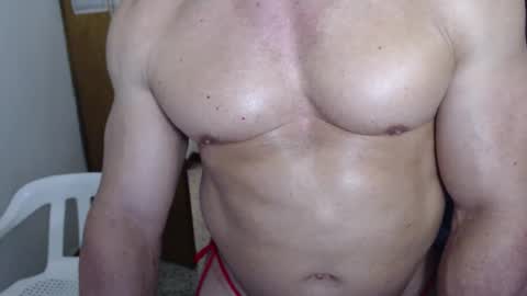 Snapshot of jefmuscletw chatting on January 29, 1:38 pm brayam online show from January 29, 1:38 pm
