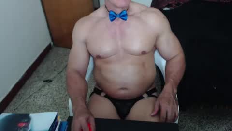 Snapshot of jefmuscletw chatting on March 12, 12:47 pm brayam online show from March 12, 12:47 pm