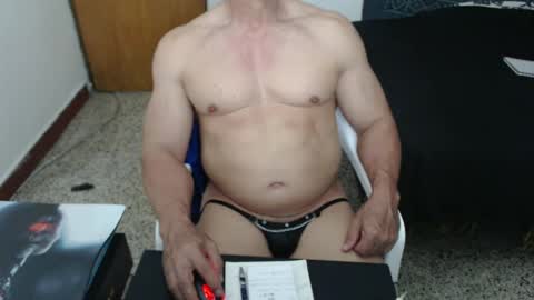 Snapshot of jefmuscletw chatting on September 27, 12:36 pm brayam online show from September 27, 12:36 pm