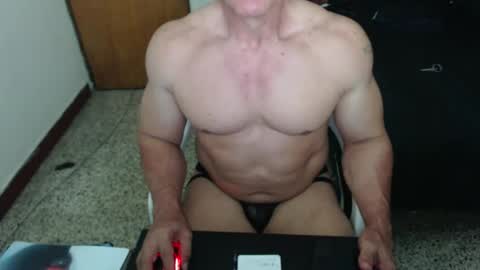 Snapshot of jefmuscletw chatting on February 4, 3:22 am brayam online show from February 4, 3:22 am