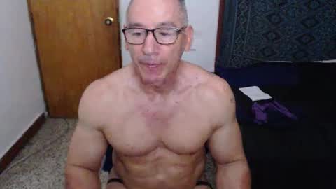 Snapshot of jefmuscletw chatting on September 18, 1:24 pm brayam online show from September 18, 1:24 pm