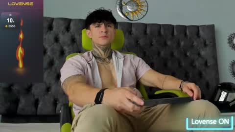 Snapshot of jeins_carter chatting on February 15, 1:38 pm JC online show from February 15, 1:38 pm