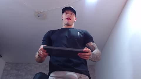 Snapshot of jeremy_lane chatting on December 15, 3:31 pm Jeremy lane online show from December 15, 3:31 pm