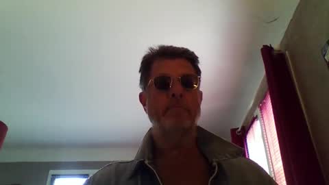 jerflor online show from May 6, 1:01 pm