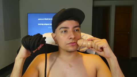 Snapshot of jhoan_saenz chatting on October 15, 2:41 am Jhoan Saenz online show from October 15, 2:41 am