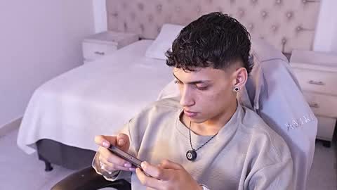 jhoanleandro online show from February 19, 5:26 am