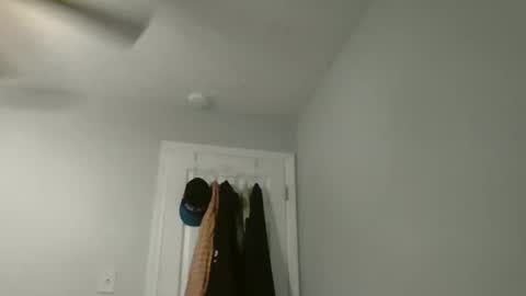 jholls online show from February 22, 6:59 pm