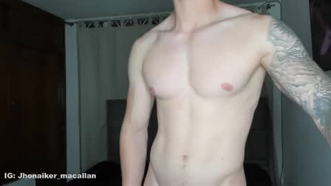 Snapshot of jhonny_macallan chatting on March 12, 2:41 am Jhonaiker online show from March 12, 2:41 am