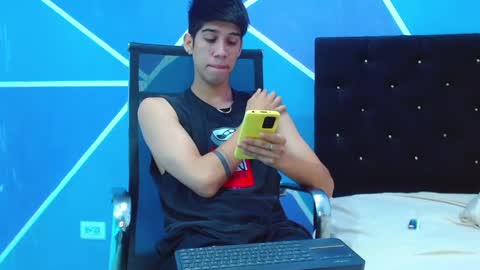 Snapshot of jhony_sex3 chatting on March 8, 8:29 am jhony_sex3 online show from March 8, 8:29 am