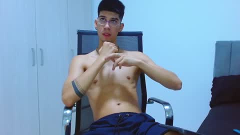 Snapshot of jhony_sex3 chatting on October 2, 6:39 am jhony_sex3 online show from October 2, 6:39 am