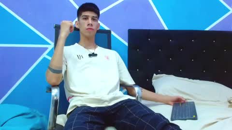 Snapshot of jhony_sex3 chatting on February 5, 7:18 am jhony_sex3 online show from February 5, 7:18 am