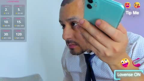 Snapshot of jhonyalzate chatting on December 12, 6:03 am Jhony Alzate online show from December 12, 6:03 am