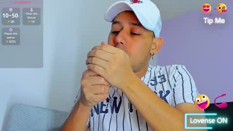 Snapshot of jhonyalzate chatting on December 23, 4:01 am Jhony Alzate online show from December 23, 4:01 am