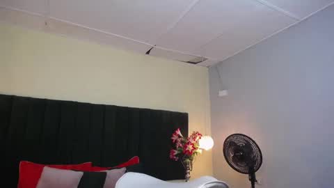 Snapshot of jhos_padill chatting on September 23, 1:43 pm jhos online show from September 23, 1:43 pm