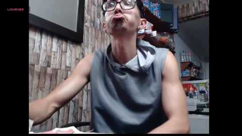 jhosuamoore2 online show from May 6, 11:49 pm