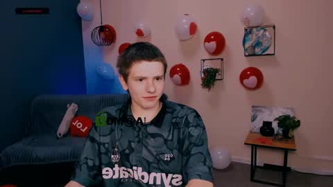 Snapshot of jimmie_hot chatting on February 19, 7:48 pm your dream online show from February 19, 7:48 pm