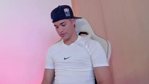 Jimmy Leeh online show from December 8, 11:19 pm