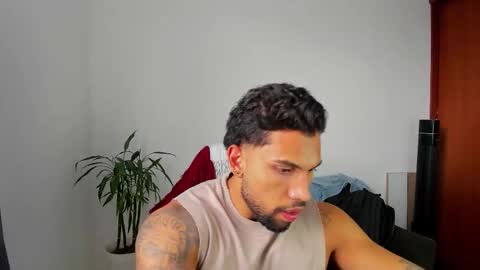 Snapshot of joe_esthetic chatting on October 17, 7:29 pm joe_esthetic online show from October 17, 7:29 pm