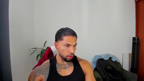 Snapshot of joe_esthetic chatting on October 15, 12:46 pm joe_esthetic online show from October 15, 12:46 pm