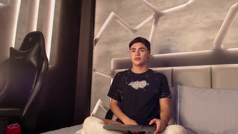 JOEY  online show from March 6, 7:00 pm