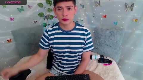 Snapshot of johan_sweet1 chatting on January 3, 2:40 pm JOHAN - online show from January 3, 2:40 pm