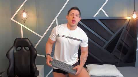 Snapshot of johan_williams_07 chatting on January 1, 10:35 pm Johan Williams online show from January 1, 10:35 pm