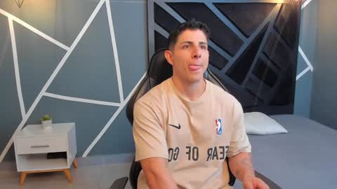 Snapshot of johan_williams_07 chatting on December 28, 6:17 am Johan Williams online show from December 28, 6:17 am