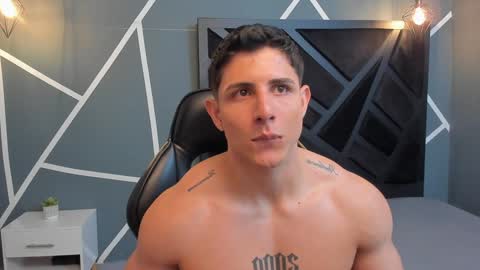 Snapshot of johan_williams_07 chatting on December 27, 12:23 pm Johan Williams online show from December 27, 12:23 pm