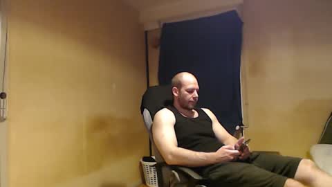 Snapshot of john1212124 chatting on October 2, 3:54 am john1212124 online show from October 2, 3:54 am