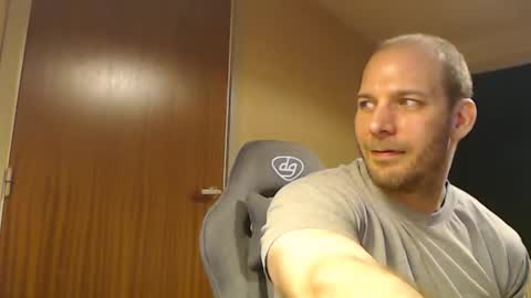 Snapshot of john1212124 chatting on October 18, 2:00 pm john1212124 online show from October 18, 2:00 pm