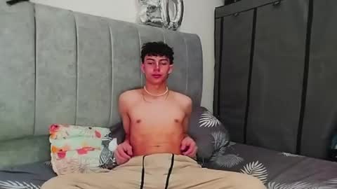 Snapshot of john_vichenso chatting on December 12, 6:31 pm John Vichenso online show from December 12, 6:31 pm