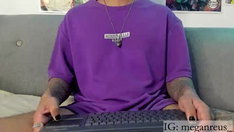 Snapshot of johncarrie chatting on March 9, 4:49 am John carrie Independent Help me reach my goal 100 likes and 10000 followers online show from March 9, 4:49 am