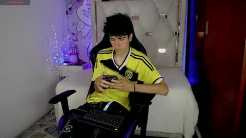 johnny_cagee online show from April 24, 4:04 am