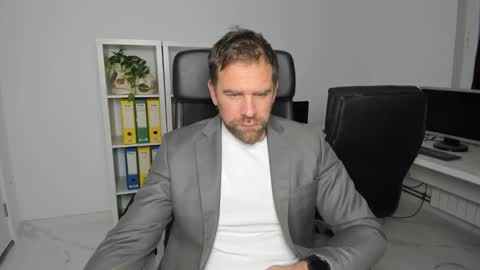 Snapshot of johnnydough82 chatting on December 6, 5:53 am johnnydough82 online show from December 6, 5:53 am