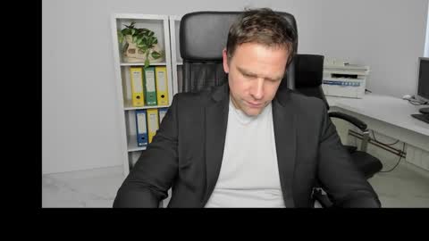 Snapshot of johnnydough82 chatting on December 21, 1:42 pm johnnydough82 online show from December 21, 1:42 pm