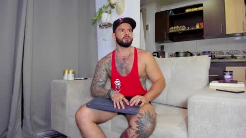 Snapshot of johnnygrayson_ chatting on December 9, 11:41 pm JOHNNY online show from December 9, 11:41 pm