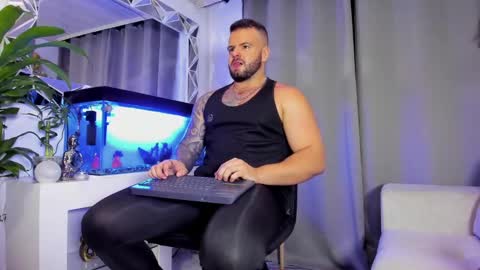 Snapshot of johnnygrayson_ chatting on January 3, 12:22 am JOHNNY online show from January 3, 12:22 am