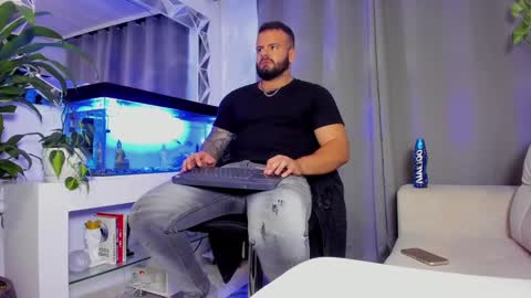 Snapshot of johnnygrayson_ chatting on January 22, 11:53 pm JOHNNY online show from January 22, 11:53 pm