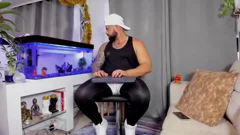 Snapshot of johnnygrayson_ chatting on December 22, 12:28 am JOHNNY online show from December 22, 12:28 am