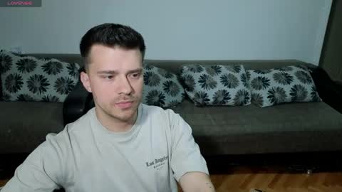 Johnny online show from April 28, 8:35 pm