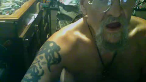 Snapshot of johnnyshung1 chatting on October 12, 6:13 pm johnnyshung1 online show from October 12, 6:13 pm
