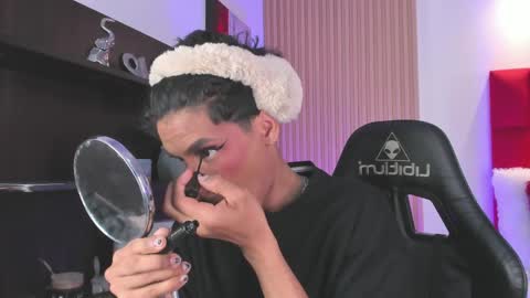 Jonas  online show from May 30, 6:13 am