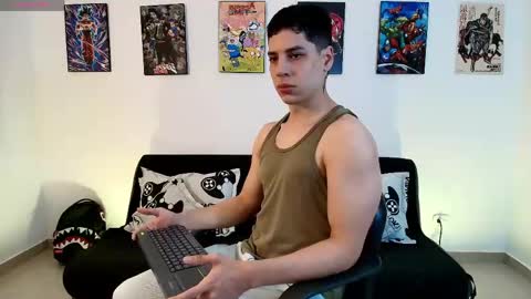 Instagram jonathanfit14 online show from April 20, 11:18 pm