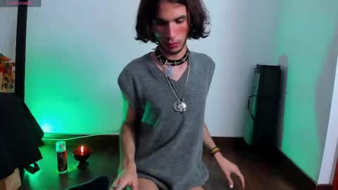 jonny_gilbert online show from April 28, 10:36 pm